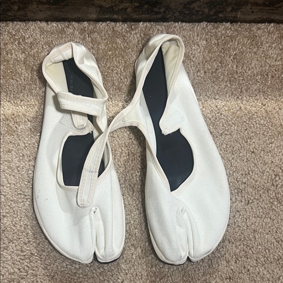 Shoes - Women's White Tabi Shoes